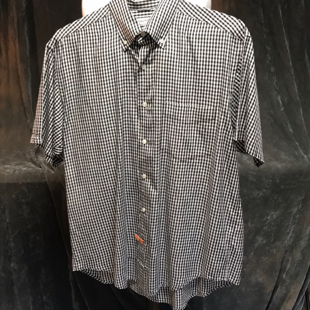 Men’s Nautica short sleeve button down shirt size large